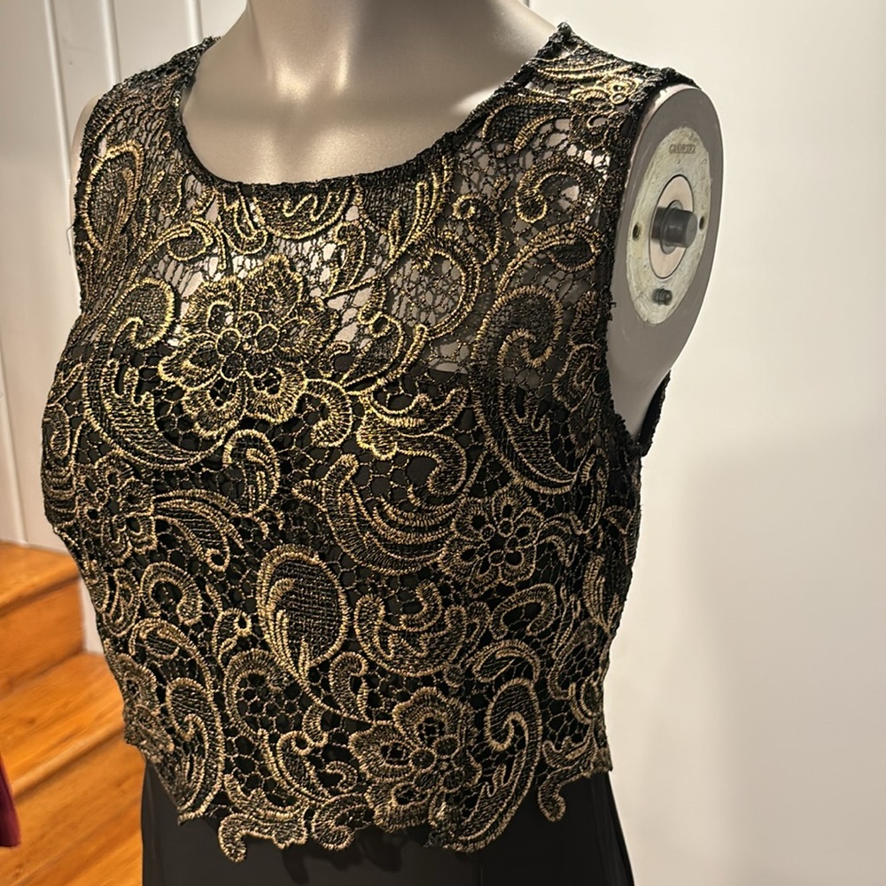 Forever 21 Black and Gold Lace Shift Dress